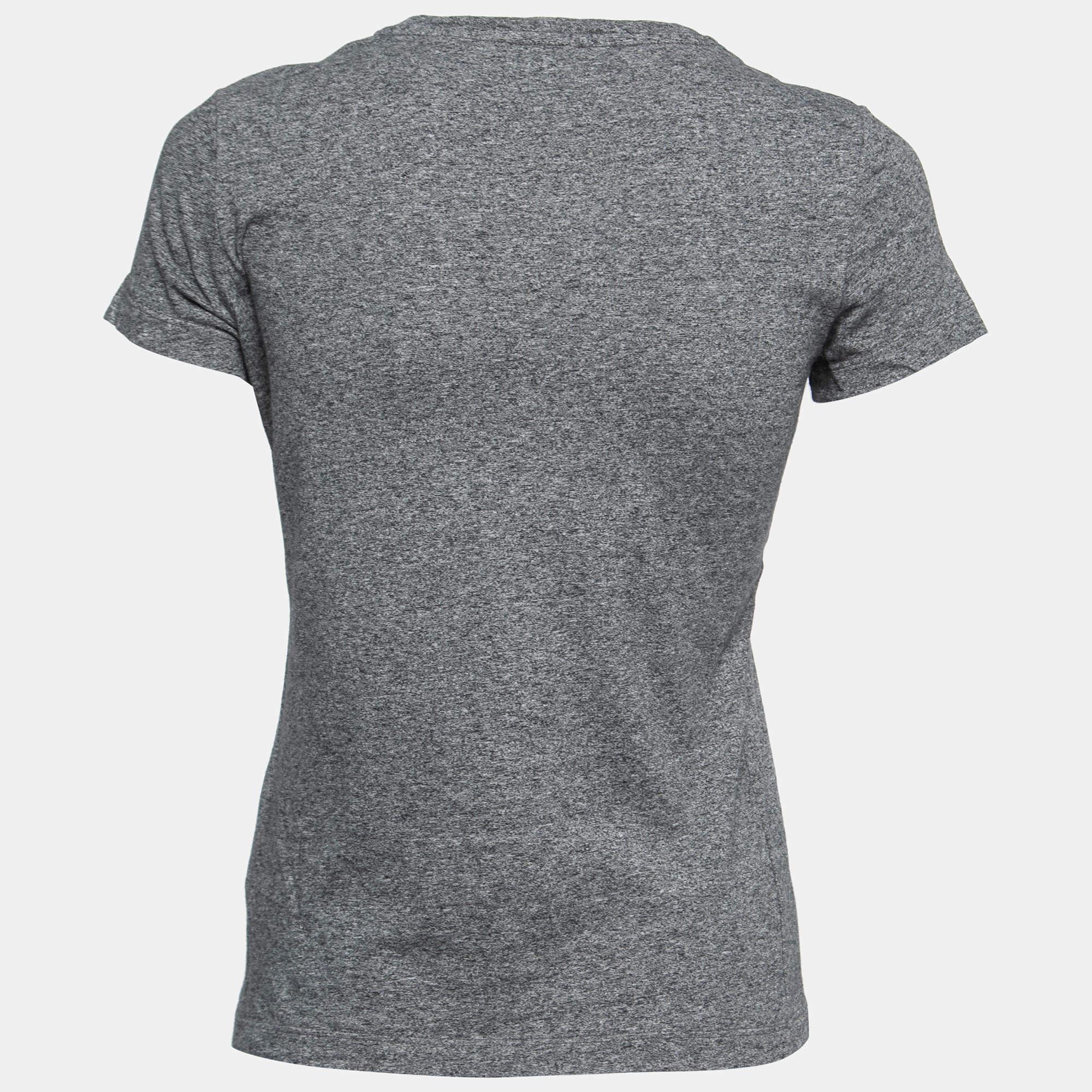 A perfect combination of comfort luxury and style this designer t shirt is a must have piece Made from quality materials the creation can be styled with denim pants and sneakers for a cool look.