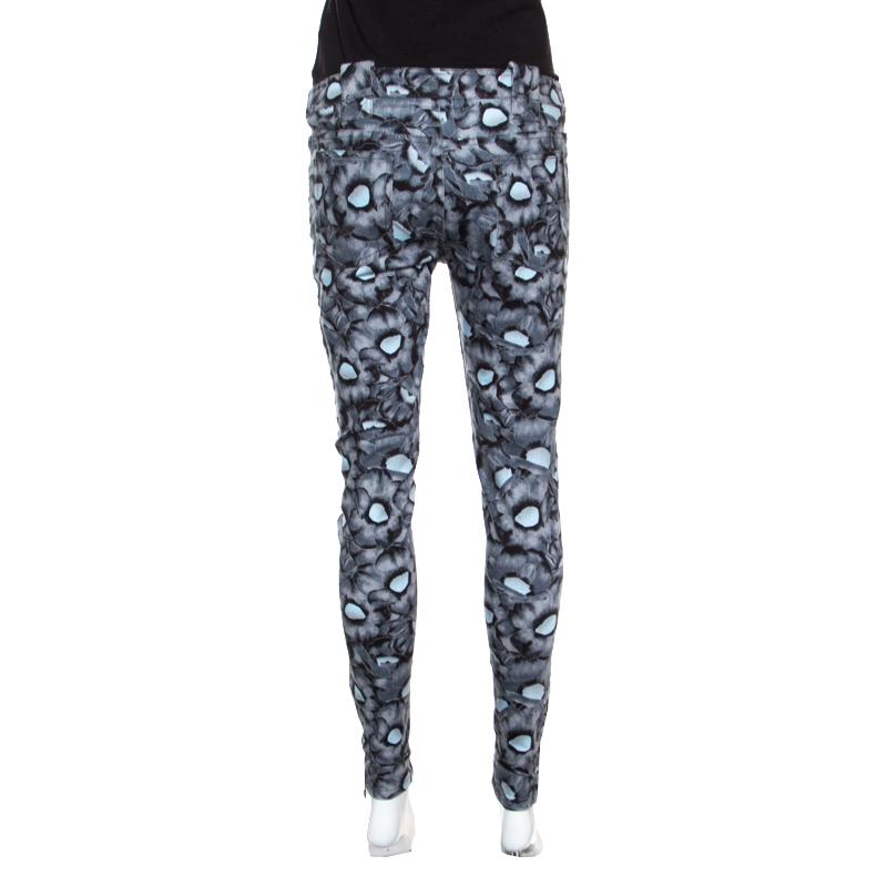 Pair these lovely skinny jeans from Kenzo with pointed stilletoes and you're all set to make a statement. They are made of a cotton blend and feature a floral printed pattern all over them. They come equipped with a front button fastening, belt loop