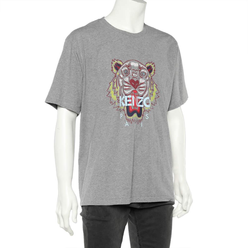 The printed tiger motif gives this Kenzo t-shirt a luxe update. Tailored from cotton knit into a relaxed silhouette, it displays short sleeves and a crew neckline. Complete the ensemble with black pants and white sneakers. 