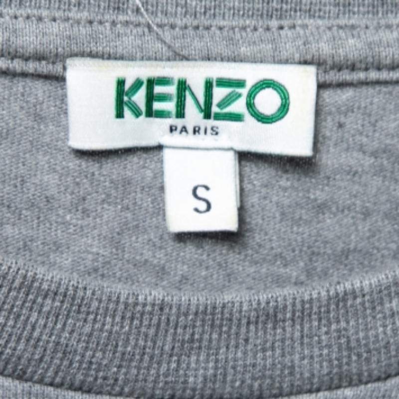 Una combinación perfecta de comodidad, lujo y estilo, ¡esta camiseta Kenzo es una pieza imprescindible! Fabricada con materiales de calidad, esta creación puede combinarse con pantalones vaqueros y zapatillas deportivas para un look fresco.