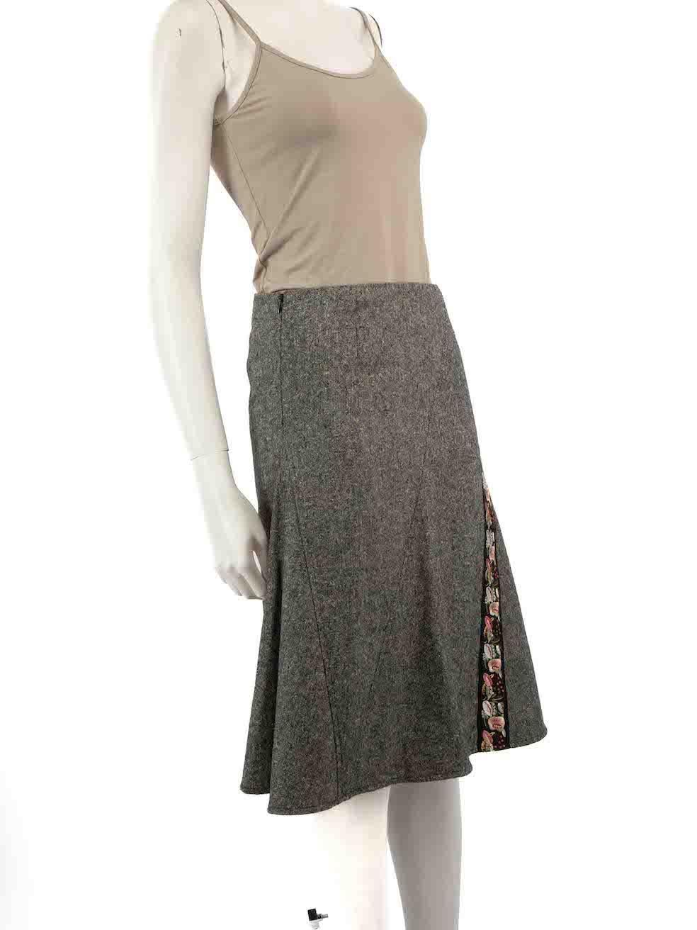 CONDITION is Very Good . Hardly any visible wear to skirt is evident on this used Kenzo designer resale item.
 
 
 
 Details
 
 
 Grey
 
 Wool
 
 Skirt
 
 A-line
 
 Knee length
 
 Floral embroidered detail
 
 Back zip fastening
 
 
 
 
 
 
 
