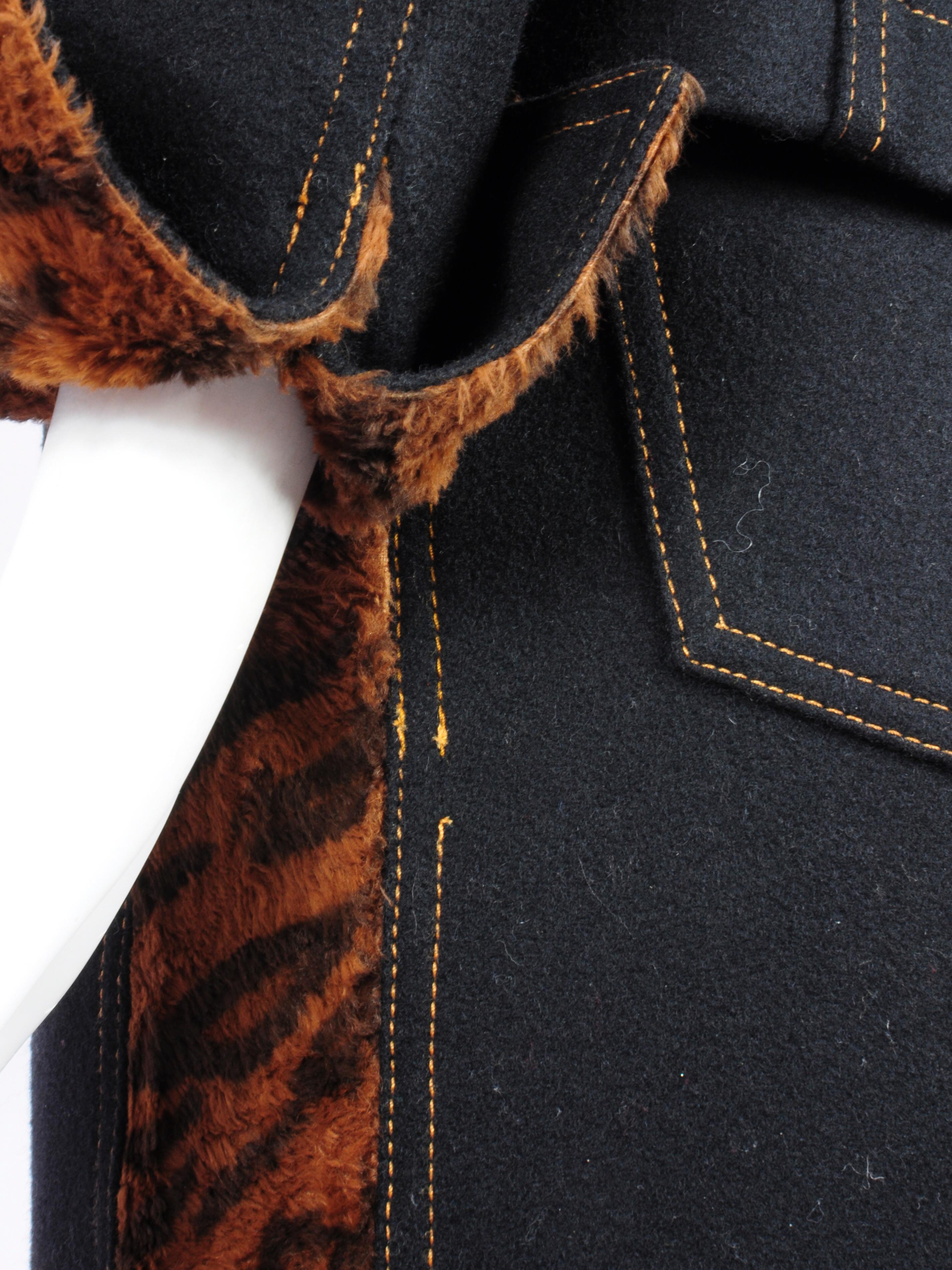 Kenzo - Tailleur jupe en laine avec détails en fausse fourrure de tigre, années 1990  en vente 8