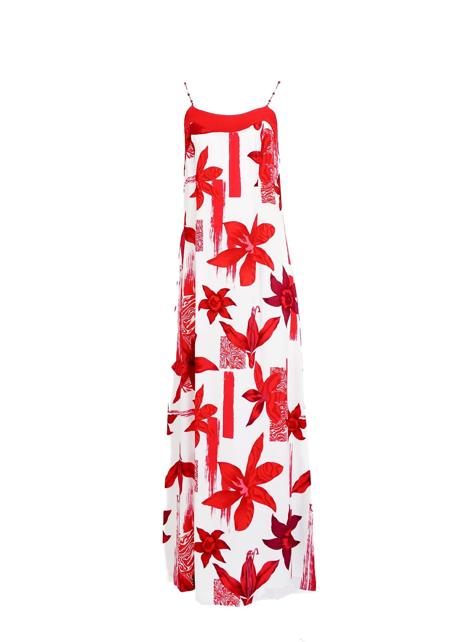 Das rot-weiße Kenzo Jungle Blumenkleid mit perlenbesetzten Trägern bietet einen raffinierten und doch mühelosen Look, ideal für Wochenendausflüge oder tropische Hochzeiten am Urlaubsort. Das lebhafte Blumenmuster unterstreicht Ihren sommerlichen