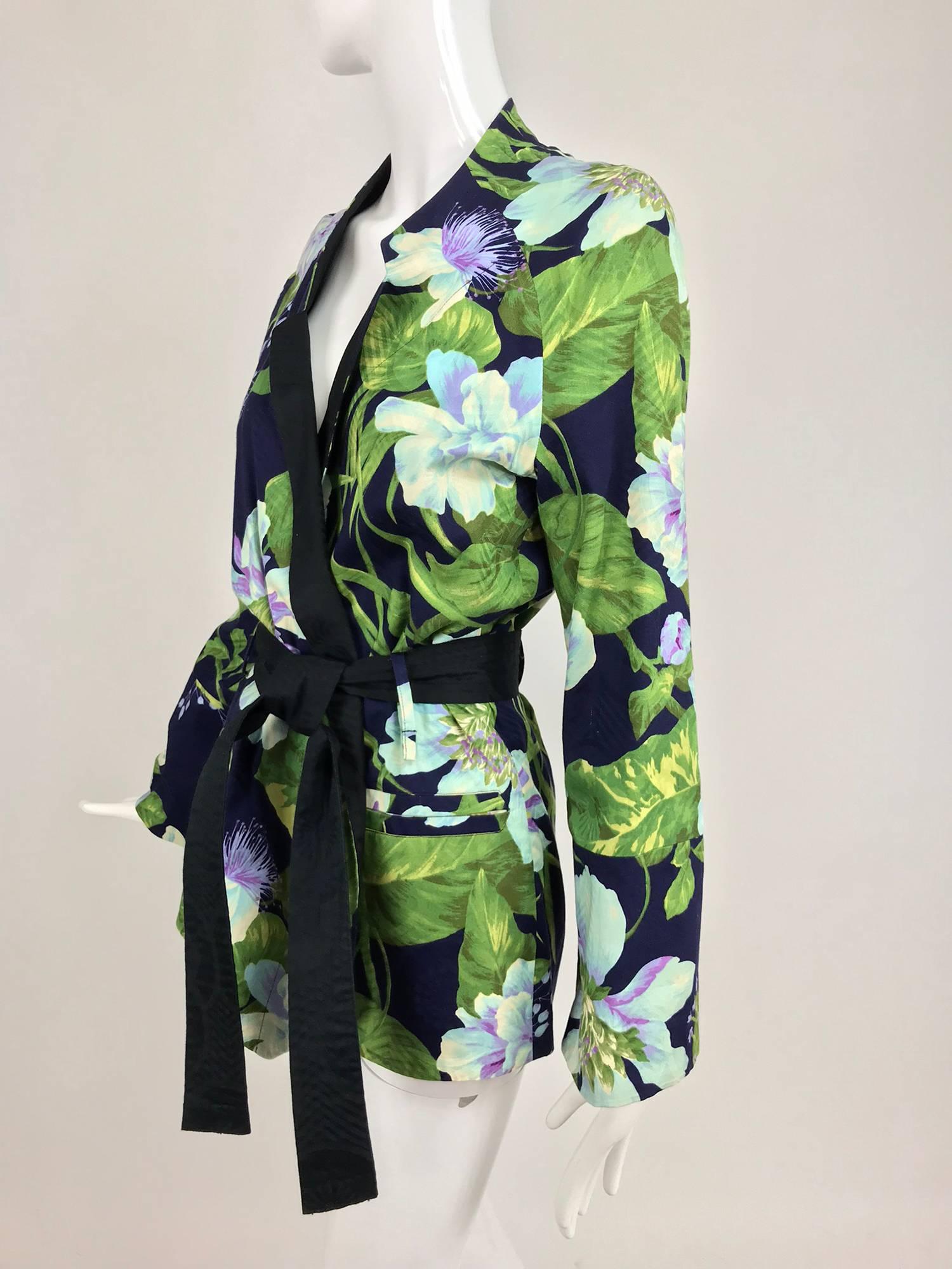 Kenzo Jungle tropical cotton print wrap jacket from the 1980s. Soft cotton jacket with long full raglan sleeves, notched collar it is hip length, wraps at the front with a matching fabric tie belt. Hip front besom pockets. The pieced lining is eye