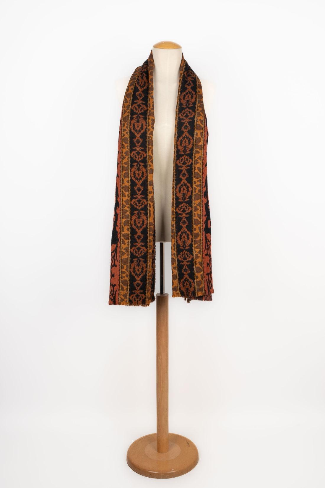 Kenzo - Grande étole en laine dans les tons noir et marron. Label de composition manquant.

Informations complémentaires :
Condit : Très bon état.
Dimensions : 200 cm x 70 cm

Référence du vendeur : ACC188