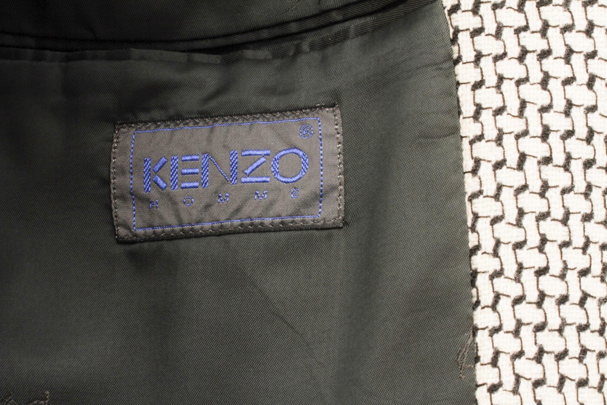 KENZO, Made In France, Blazer de lana con estampado cruzado abstracto en blanco y negro en venta 3