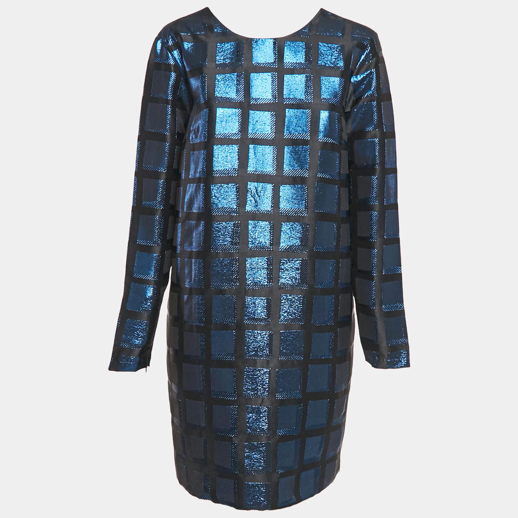 The fine artistry and the feminine silhouette of this designer dress exhibit the labels impeccable craftsmanship in tailoring. It is stitched using quality materials  has a good fit  and can be easily styled with chic accessories  open toe sandals 