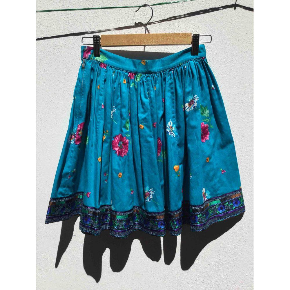Kenzo Mini Skirt in Multicolour

Kenzo Jungle mini skirt. 
Size 38. The composition label is missing but we think it is cotton. High waist, with side zipper and button. The embroidered border is very pretty. Good general condition, it shows only