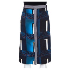 Kenzo Mehrfarbiger, abstrakter Druck und seitlicher Schlitzdetail, taillierter Rock M