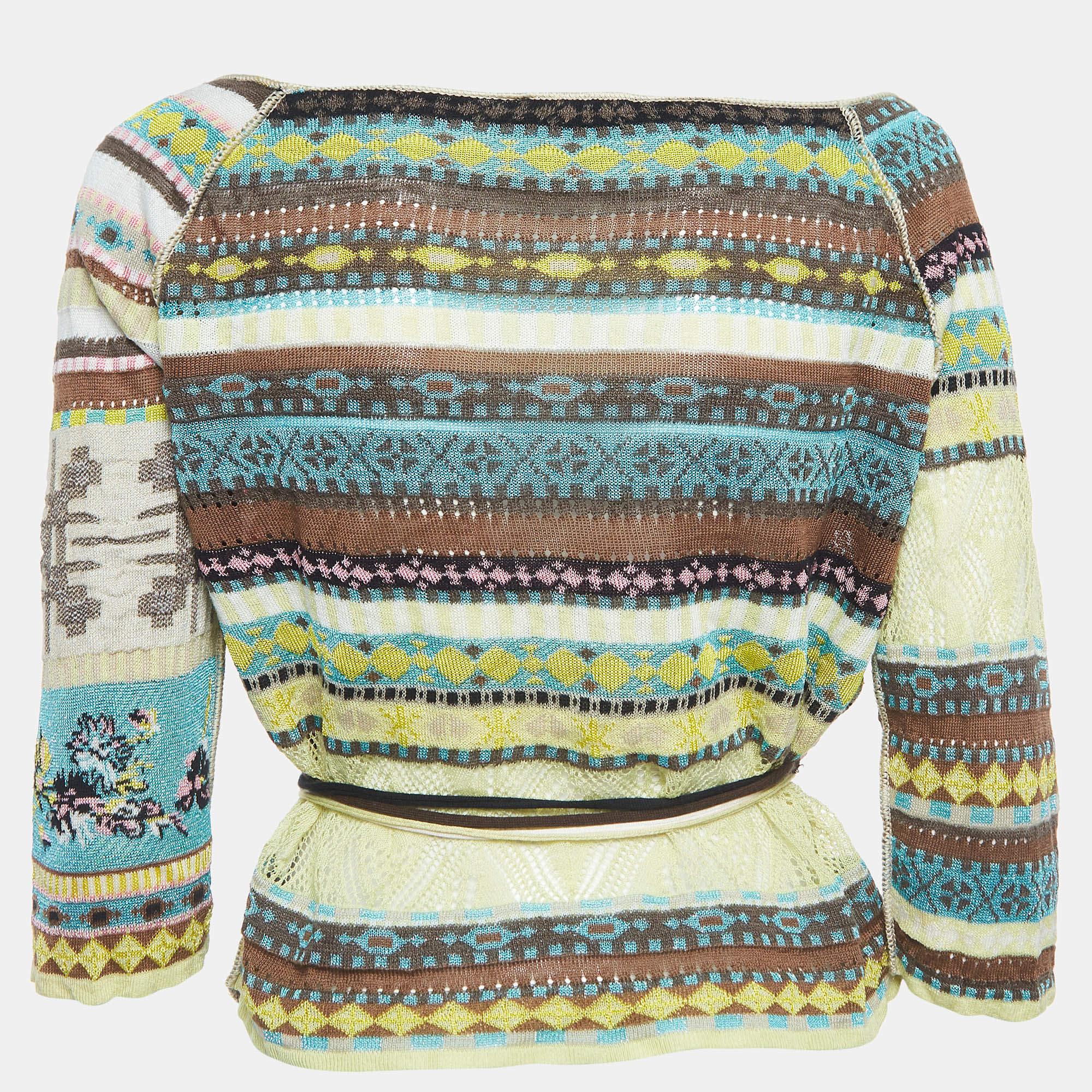 Questo top griffato offre stile e comfort. Realizzata con i migliori tessuti, la creazione è stata curata nei minimi dettagli. Abbinalo a una gonna e a dei tacchi.
