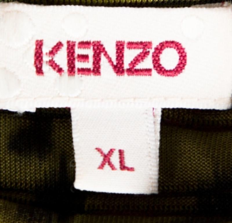 Kenzo haut à col drapé asymétrique en soie imprimée multicolore XL Bon état - En vente à Dubai, Al Qouz 2