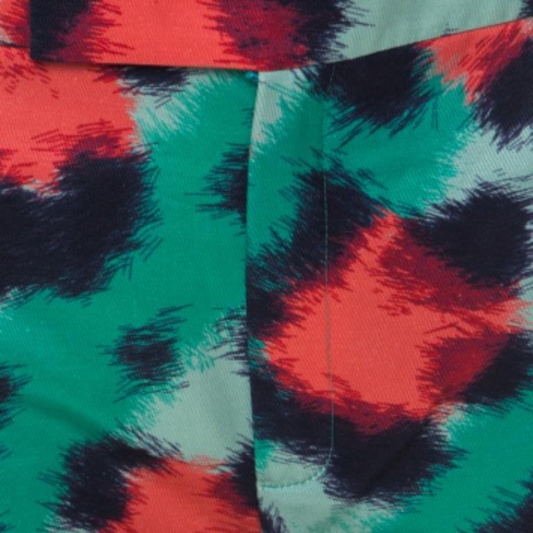 Kenzo, pantaloni affusolati in misto cotone con stampa scarabocchi multicolore M. I. in vendita 1