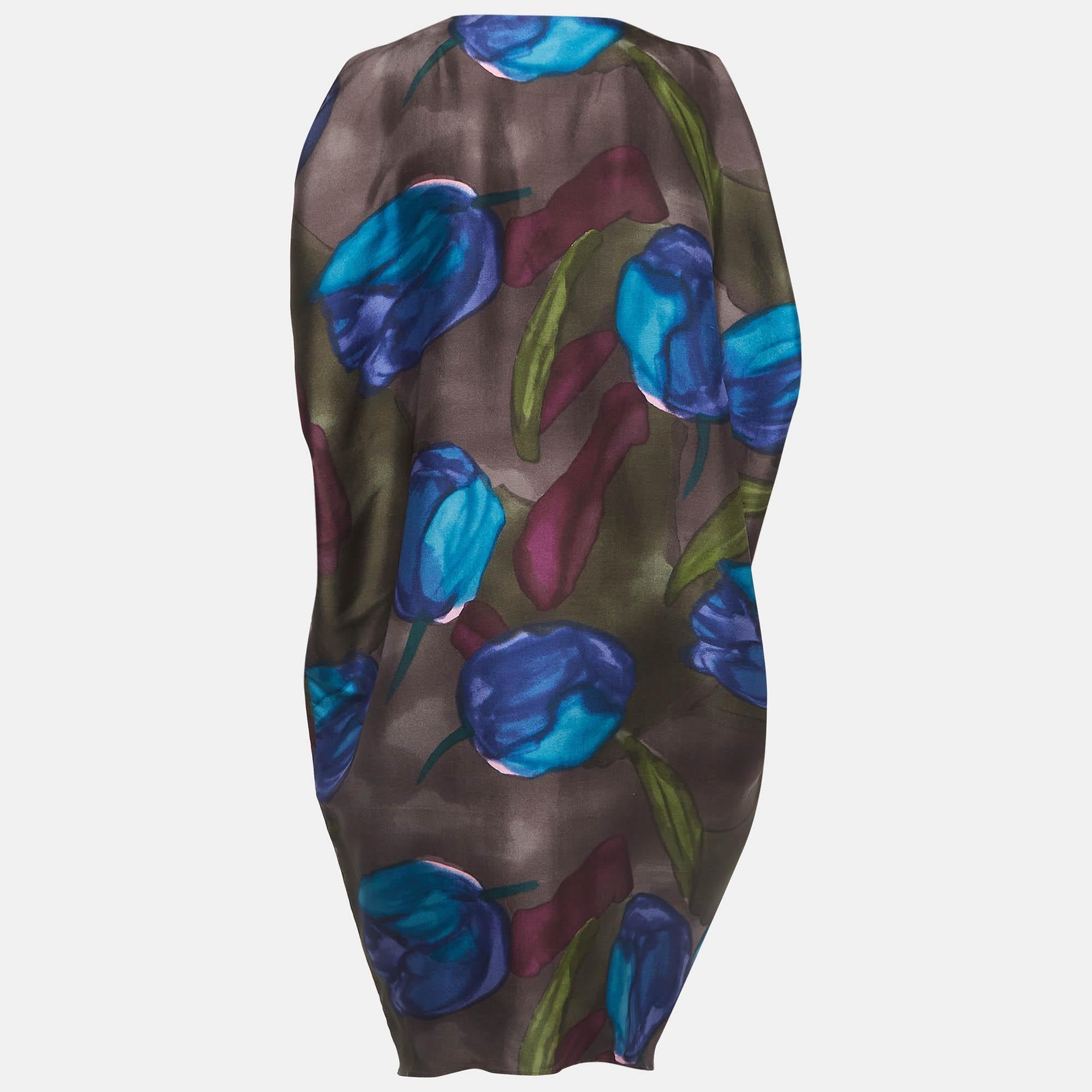 Découvrez les joies d'une confection experte avec cette robe de créateur pour femme. Méticuleusement confectionné, il offre une coupe impeccable et des détails luxueux garantissant un confort inégalé. Cette magnifique création rehaussera votre style