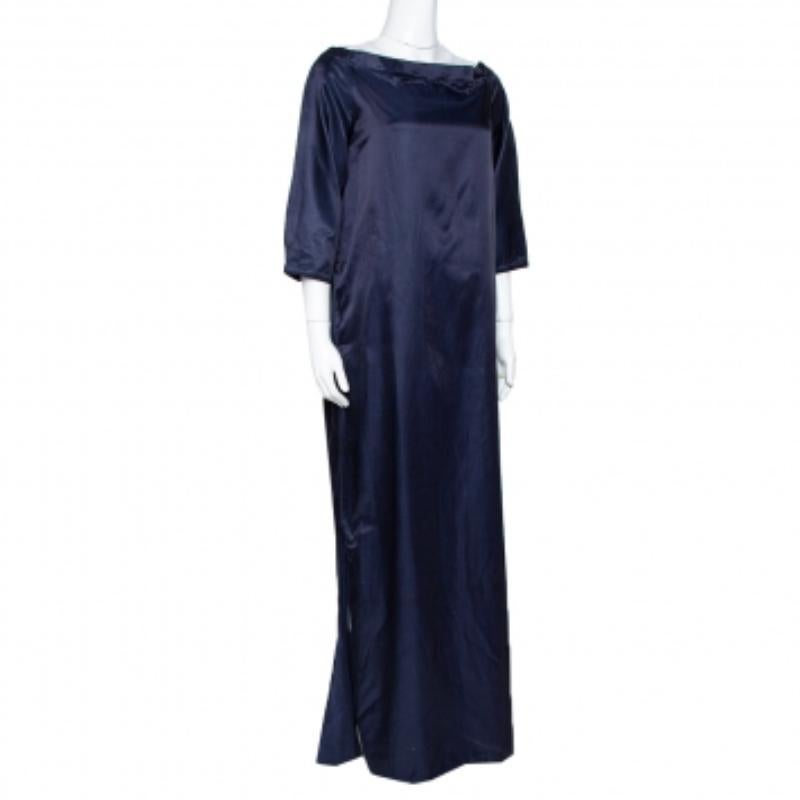 Upgrade your wardrobe with this elegant Kenzo dress that is tailored to perfection. This navy blue dress will help you flaunt a stylish look effortlessly. Crafted from a cotton blend, this maxi dress has a boat neck, two pockets and a good fit. pair