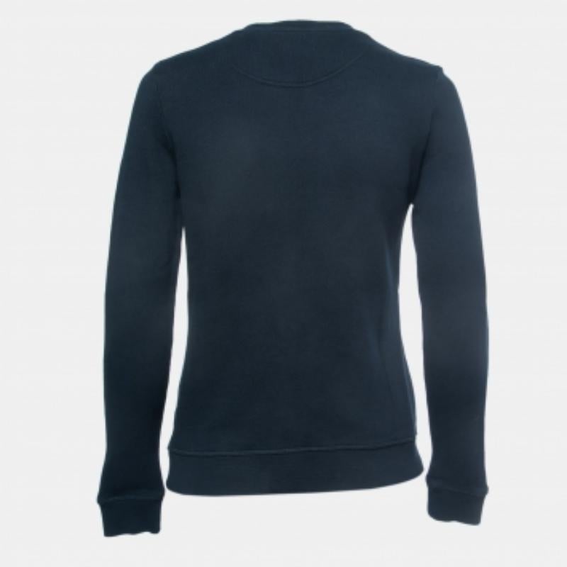 Sweatshirts like this are the best pick on days you want to dress comfortably. Made from quality fabrics, this sweatshirt is enhanced with a classy hue, attractive designs, and a cozy fit.