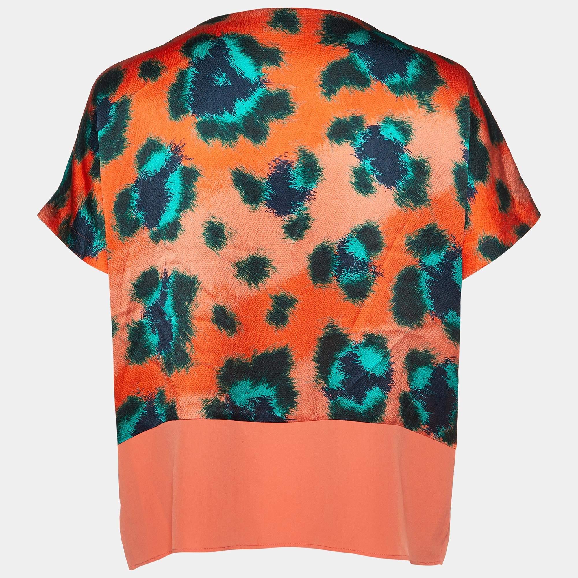 Completa la tua eleganza con una bella camicetta come questa. Con il suo design grazioso e il tessuto di prima qualità, questa blusa è la scelta migliore per apparire sofisticata e in equilibrio.