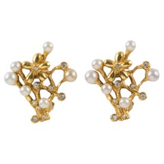 Kenzo Paris Pendientes de clip de metal dorado con perlas florales