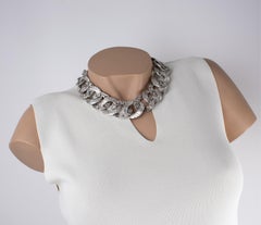 Kenzo Paris - Collana girocollo floreale con placca d'argento