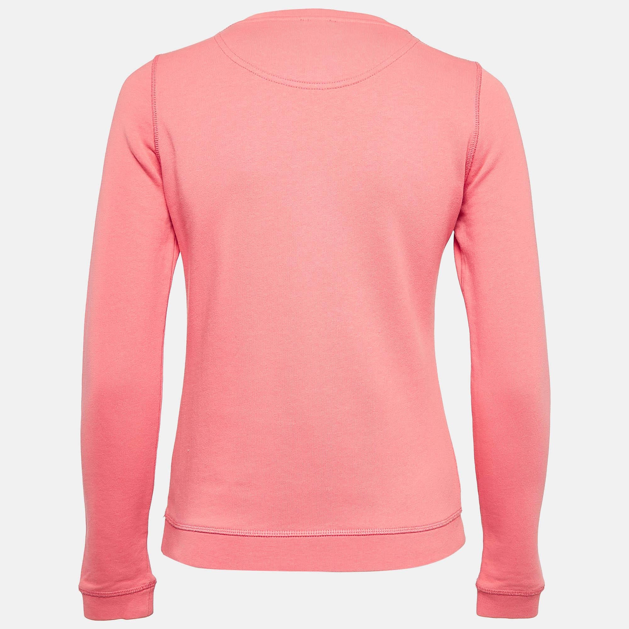 Whether you want to go out on casual outings with friends or just want to lounge around  this sweatshirt is a versatile piece and can be styled in many ways. It has been made using high grade materials  and the creation will go well with basic denim