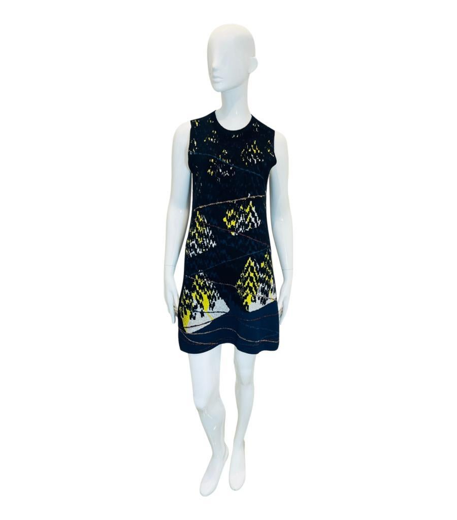Kenzo Printed Knitted Dress

Black, sleeveless shift dress designed with pixel-style pyramid pattern and accented with fine metallic lines throughout.

Featuring straight cut, round neckline and mini length.

Size – M

Condition – Very