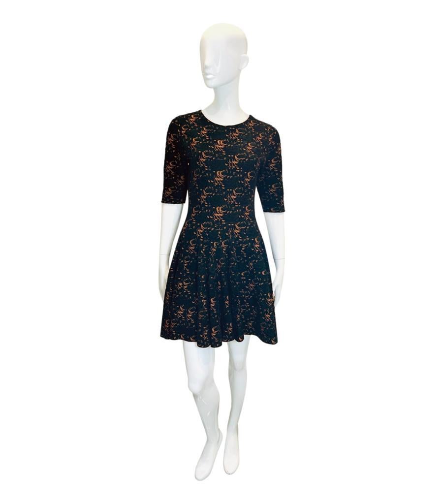Kenzo Printed Knitted Dress

Black skater dress designed with beige patterned embroidery throughout.

Featuring crew neck, above-the-elbow sleeves and flared skirt.

Size – XL

Condition – Very Good

Composition – 64% Viscose, 34% Polyamide, 2%