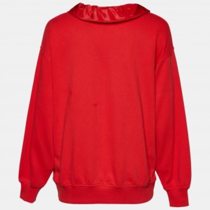 Tanto si desea salir en salidas informales con amigos como si simplemente quiere holgazanear, esta sudadera es una pieza versátil y puede estilizarse de muchas maneras. Se ha confeccionado con materiales de alta calidad y la creación combinará bien