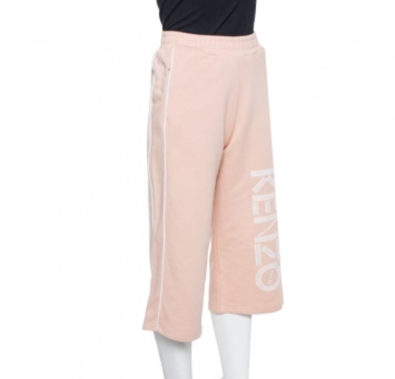 To give you comfort and style, Kenzo brings you this salmon pink creation that has been made from quality fabrics and designed with an elasticized waist, the brand detail, and a cropped hemline. This pair of pants will surely be a delightful buy.