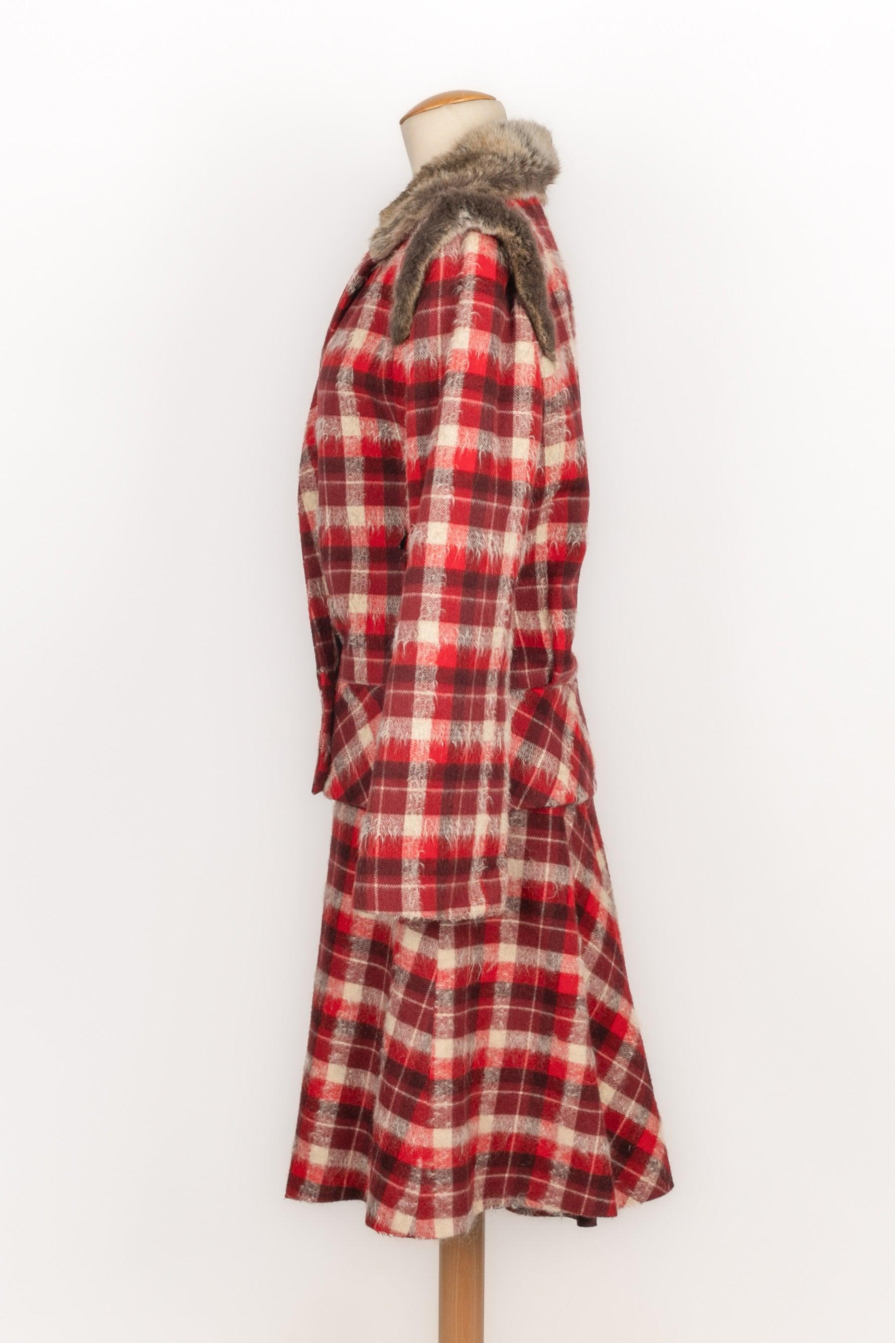 Kenzo - (Made in France) Scottish wool skirt suit with faux fur. Size 36FR.

Additional information:
Condition: Very good condition
Dimensions: Jacket: Shoulder width: 44 cm - Sleeve length: 58 cm - Length: 63 cm
Skirt: Waist: 31 cm - Length: 58