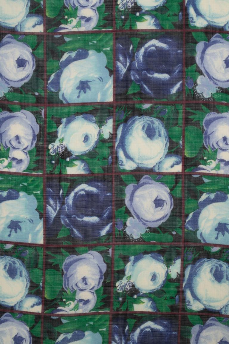 Sciarpa Kenzo in seta e lana con foulard a fiori in vendita 1