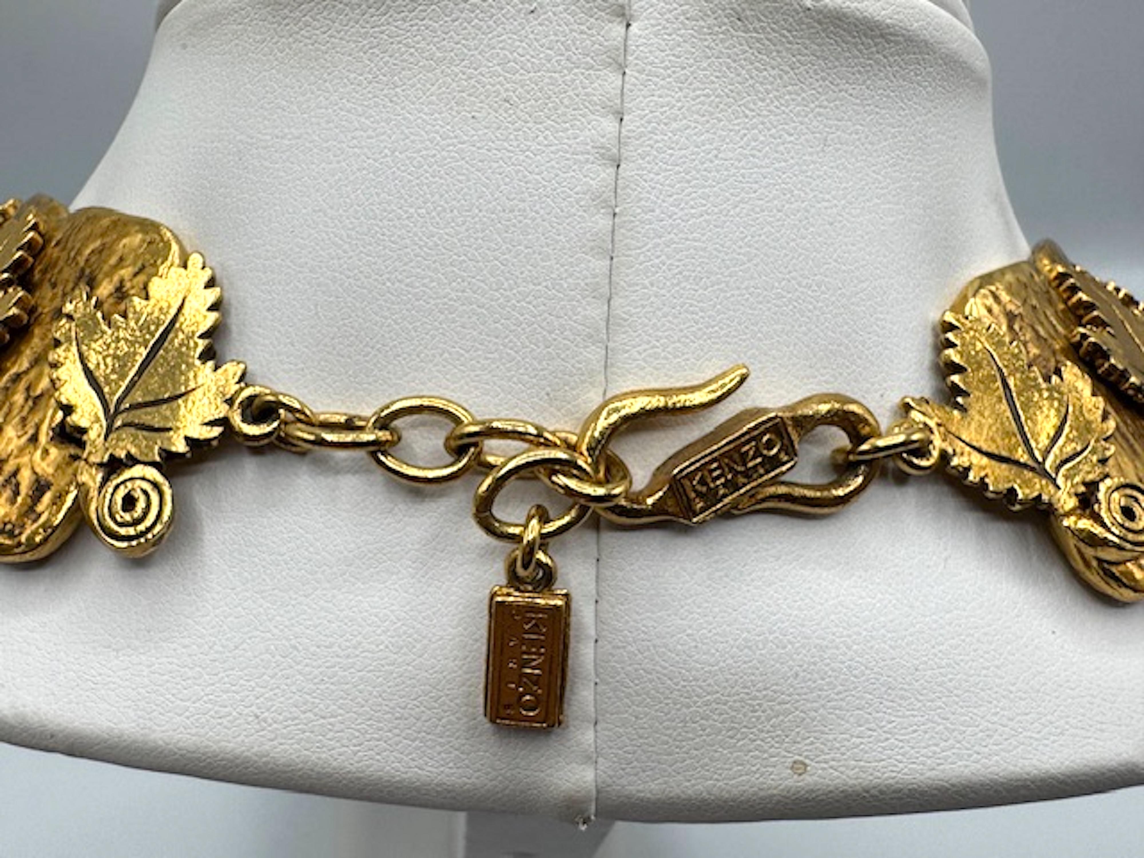 Collar Kenzo Vintage Años 80 Motivo Hoja Dorado en venta 11