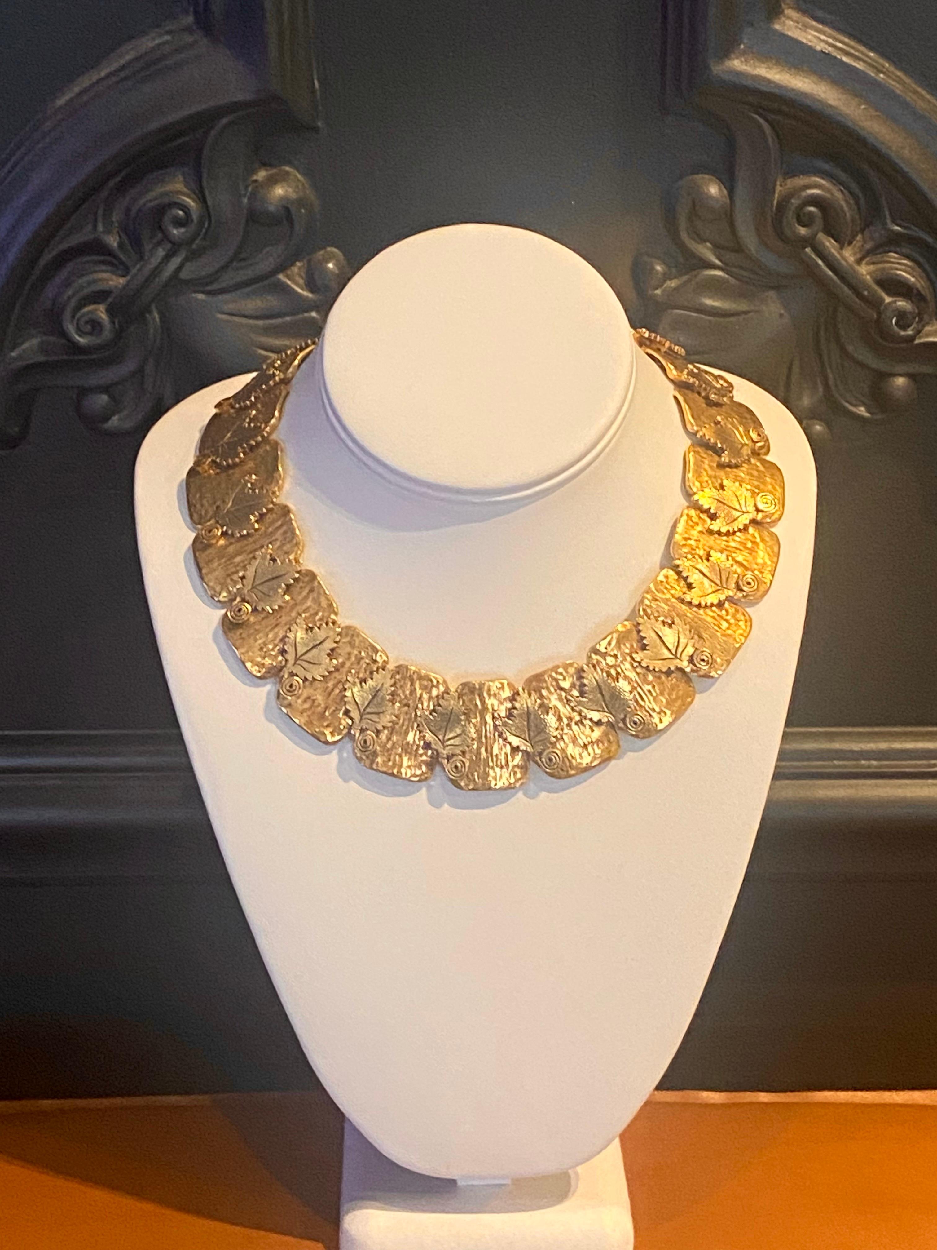De las mujeres Collar Kenzo Vintage Años 80 Motivo Hoja Dorado en venta