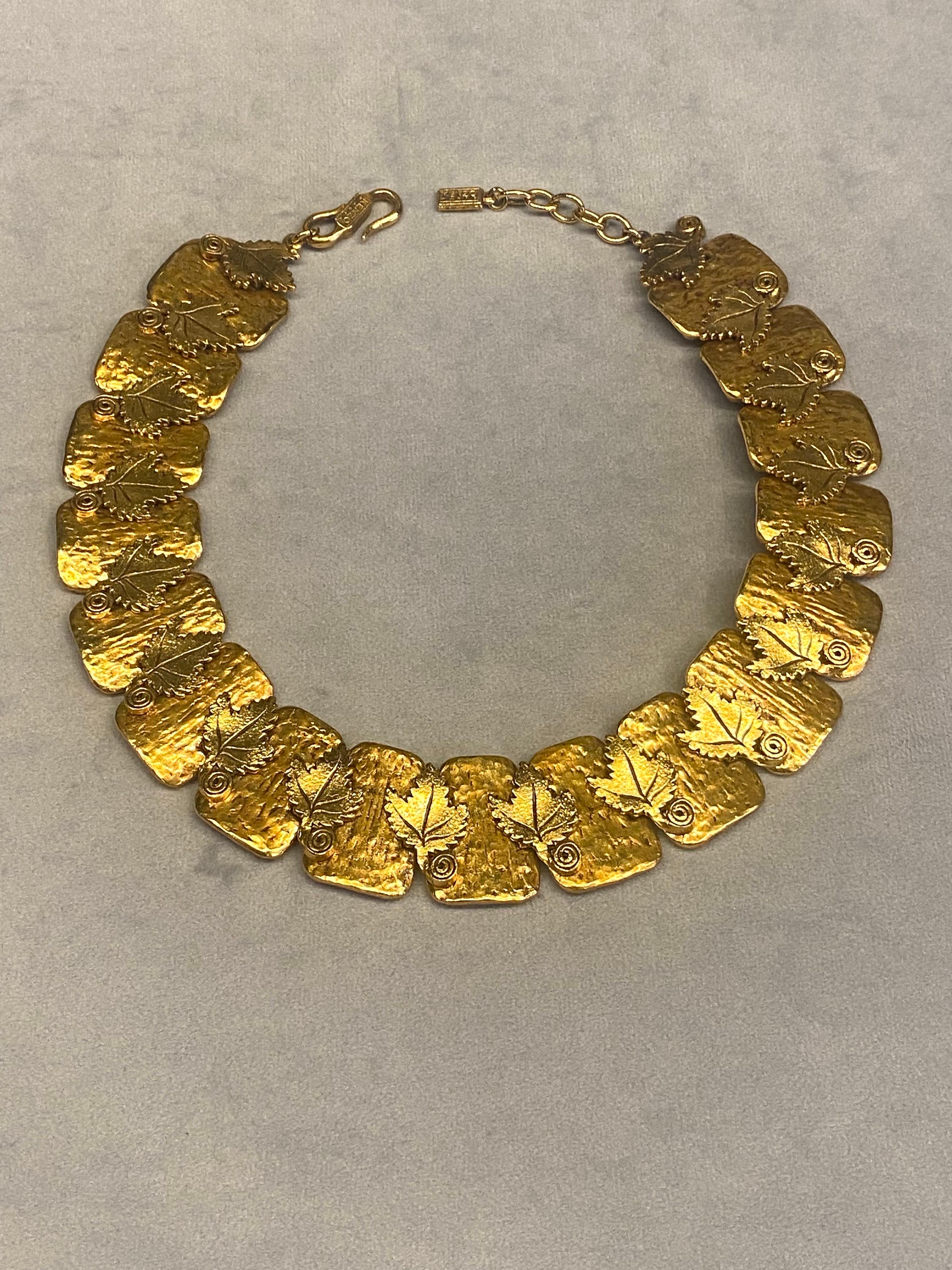 Collar Kenzo Vintage Años 80 Motivo Hoja Dorado en venta 2