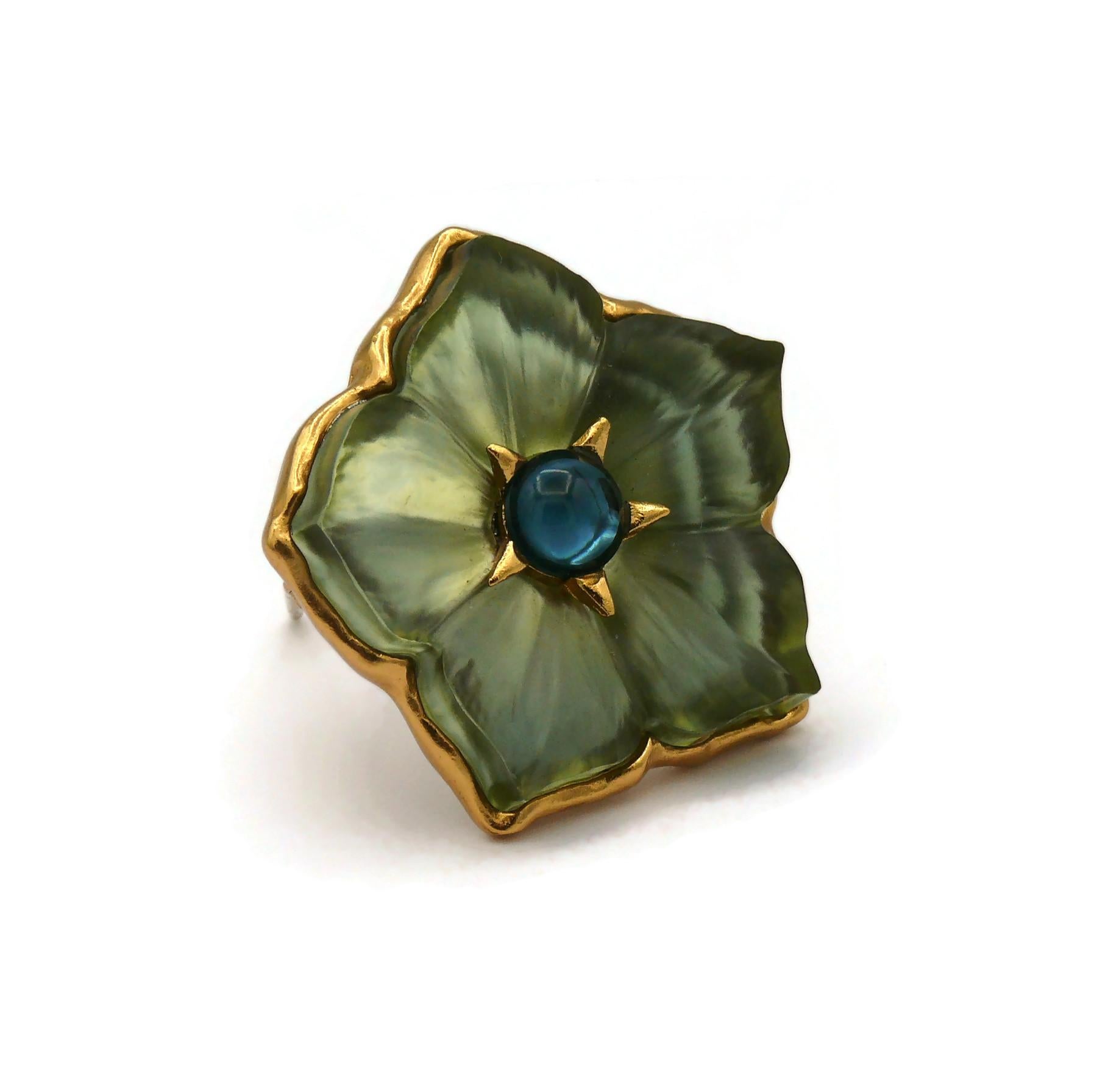 KENZO Vintage Gold Tone Resin Flower Brooch In Excellent Condition In Nice, FR
