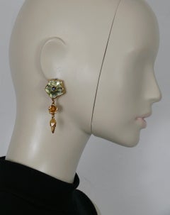 Pendientes colgantes de flor de resina en tono dorado vintage KENZO