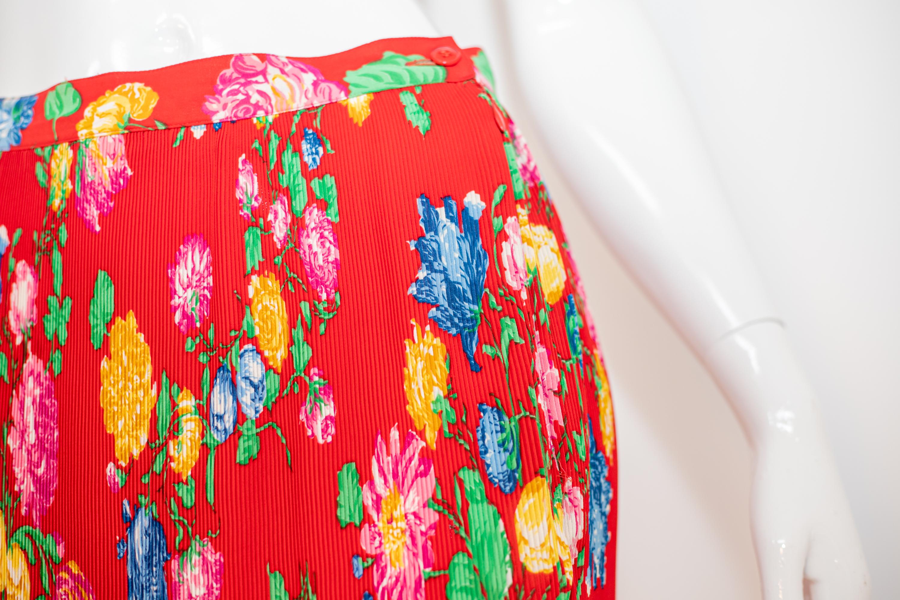 Kenzo Vintage Red Floral Skirt In Good Condition For Sale In Milano, IT