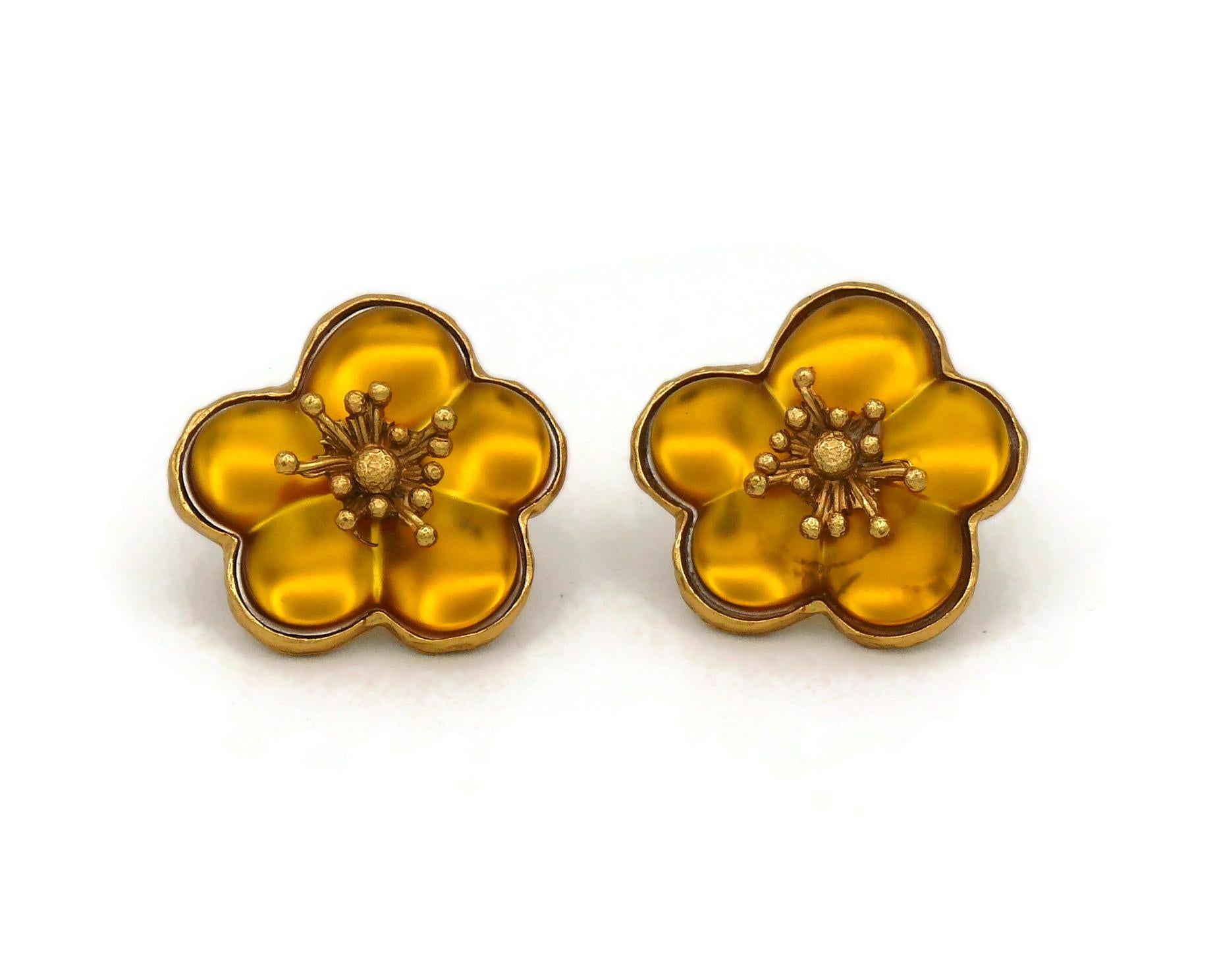 how to identify vintage clip-on earrings