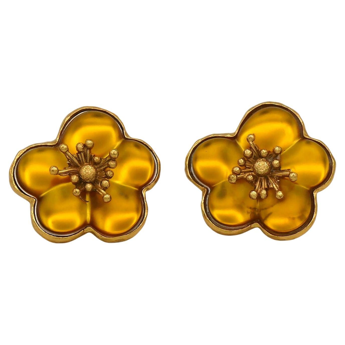 KENZO Vintage Resin Flower Clip On Earrings For Sale at 1stDibs