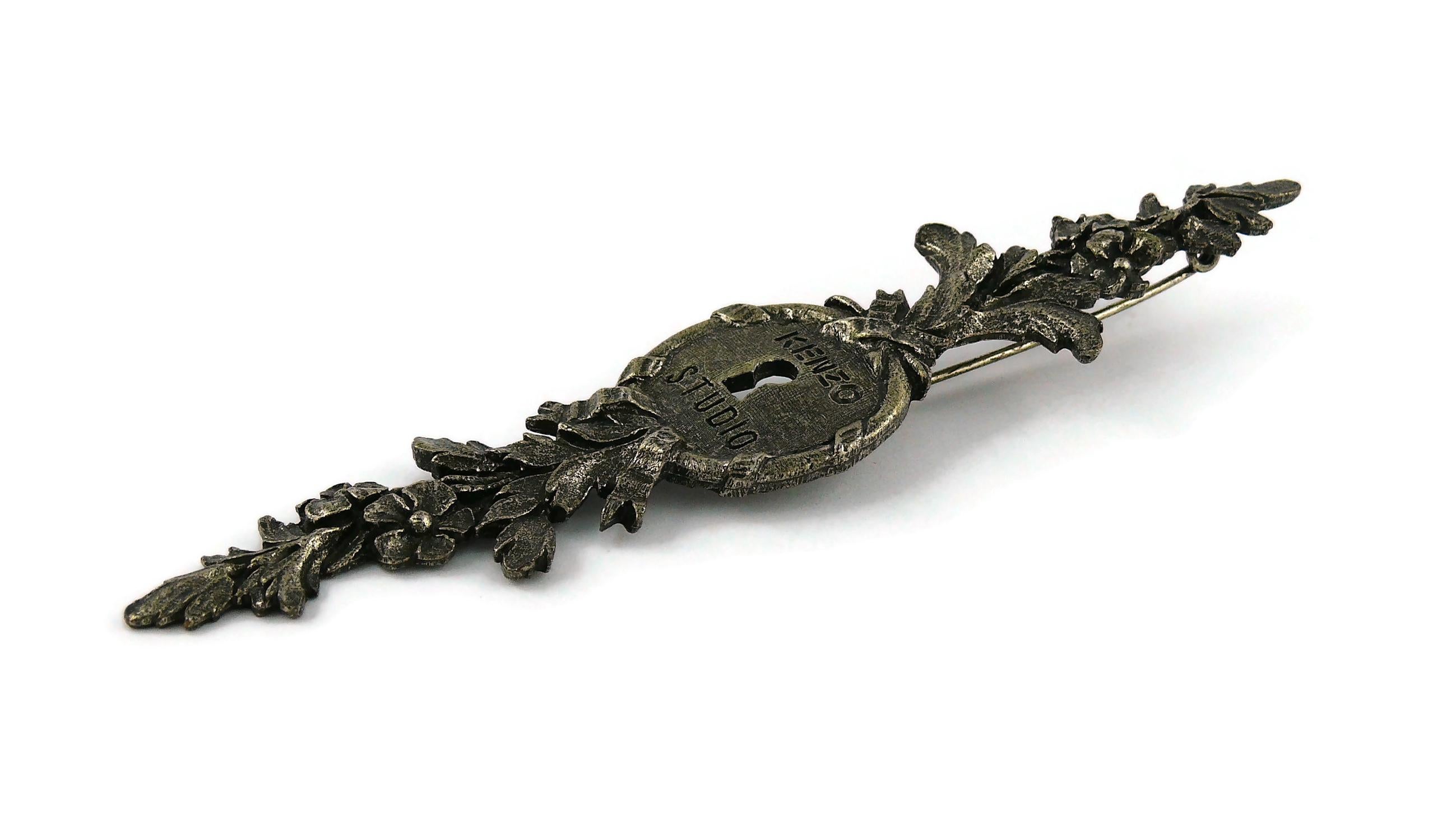 Kenzo Vintage Silver Toned Escutcheon Floral Brooch In Good Condition For Sale In Nice, FR