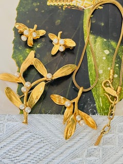 Kenzo Vintage White Beads Pearl Flower Leaf 3 Gold Set Collana Spilla Orecchini