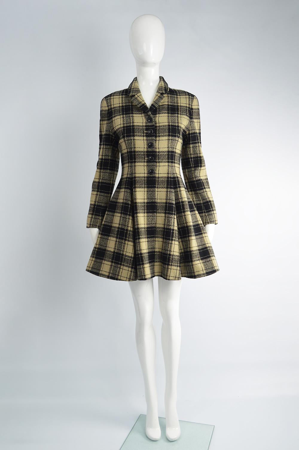 A fabulous vintage women's Kenzo coat from the 80s in a plaid checked lambs wool tweed with an amazing silhouette that has ever so slightly padded shoulders just to contrast with the fitted waist which then flares out into a fabulous skirt.

Size: