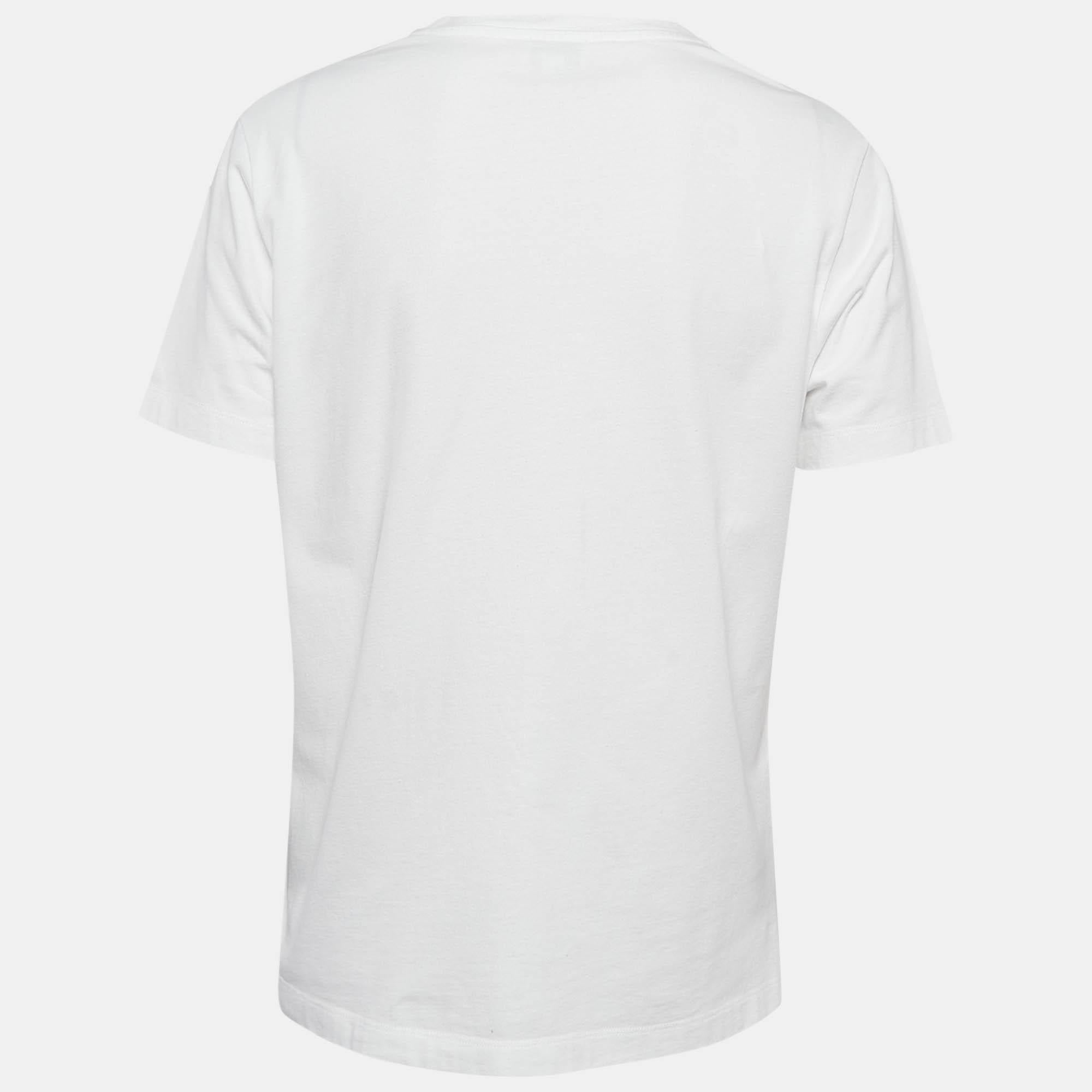 Tanto si quieres hacer salidas informales con amigos como si sólo quieres holgazanear  esta camiseta es una prenda versátil que se puede combinar de muchas maneras. Se ha confeccionado con un tejido fino.