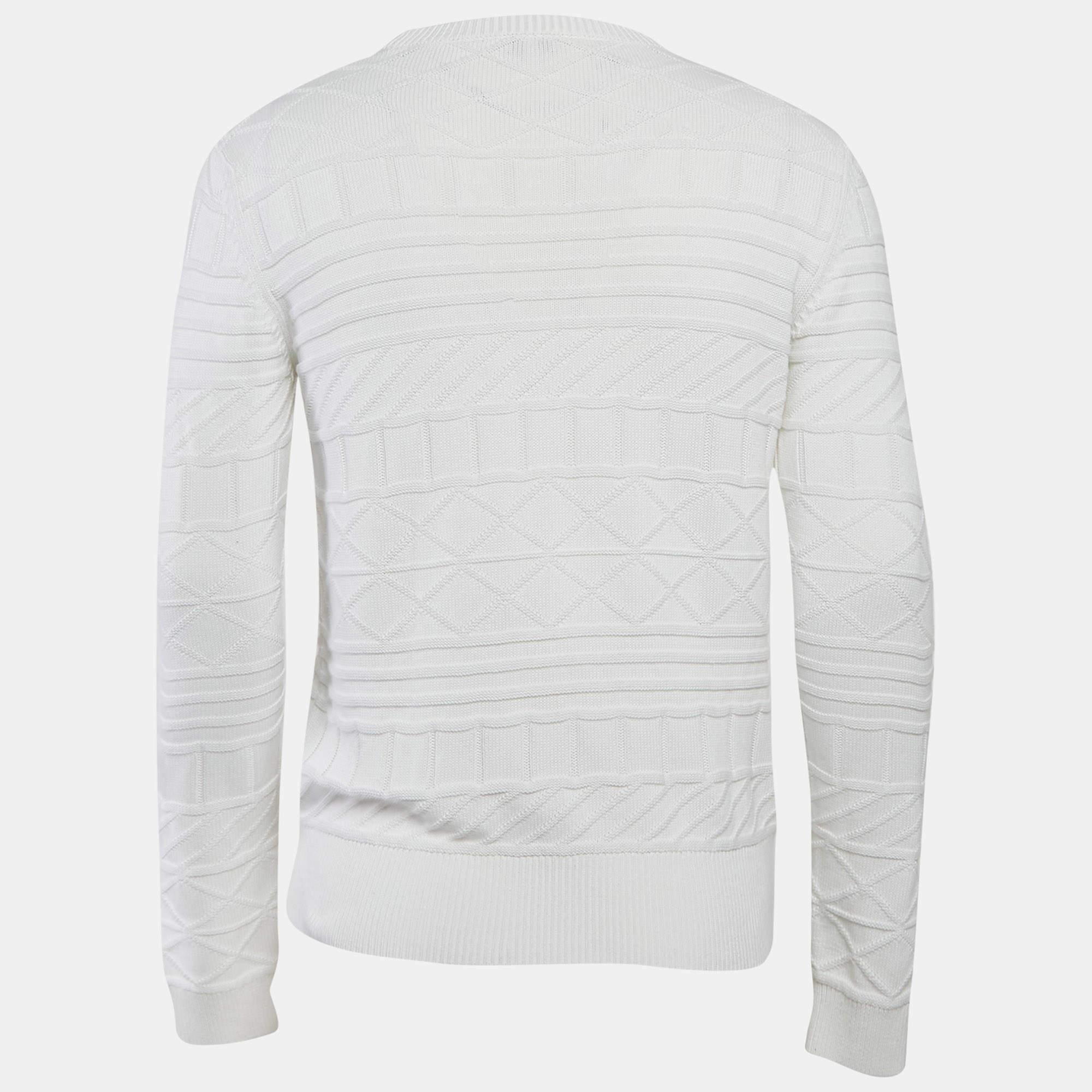 Ein Winterausflug ohne Pullover ist so gut wie unmöglich. Zum Glück bereichert ein stilvoller Pullover wie dieser immer mühelos Ihr Outfit. Dieser Pullover wurde aus hochwertigen Stoffen gefertigt und ist sowohl kuschelig als auch modisch.