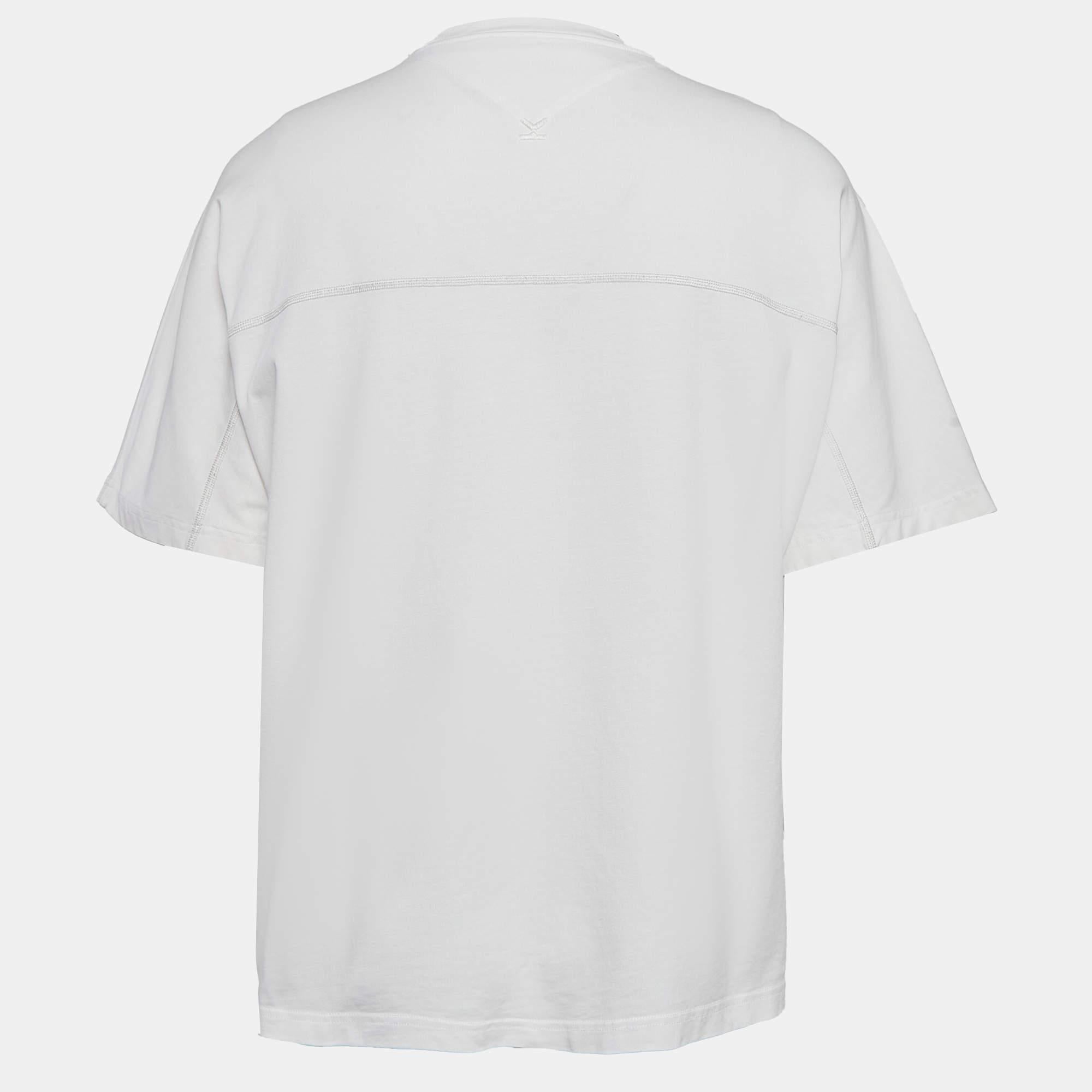 Whether you want to go out on casual outings with friends or just want to lounge around this t shirt is a versatile piece and can be styled in many ways. It has been made using fine fabric.