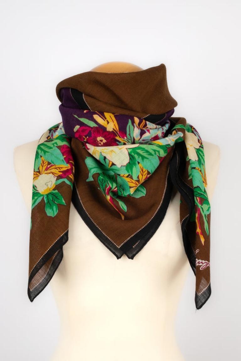 Foulard-Schal aus Wolle mit Käsecloth von Kenzo (Schwarz) im Angebot