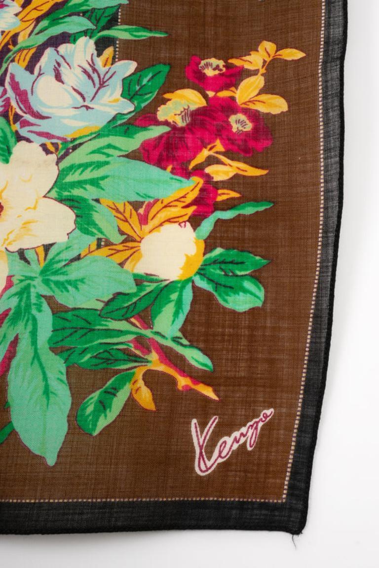 Foulard-Schal aus Wolle mit Käsecloth von Kenzo im Angebot 3