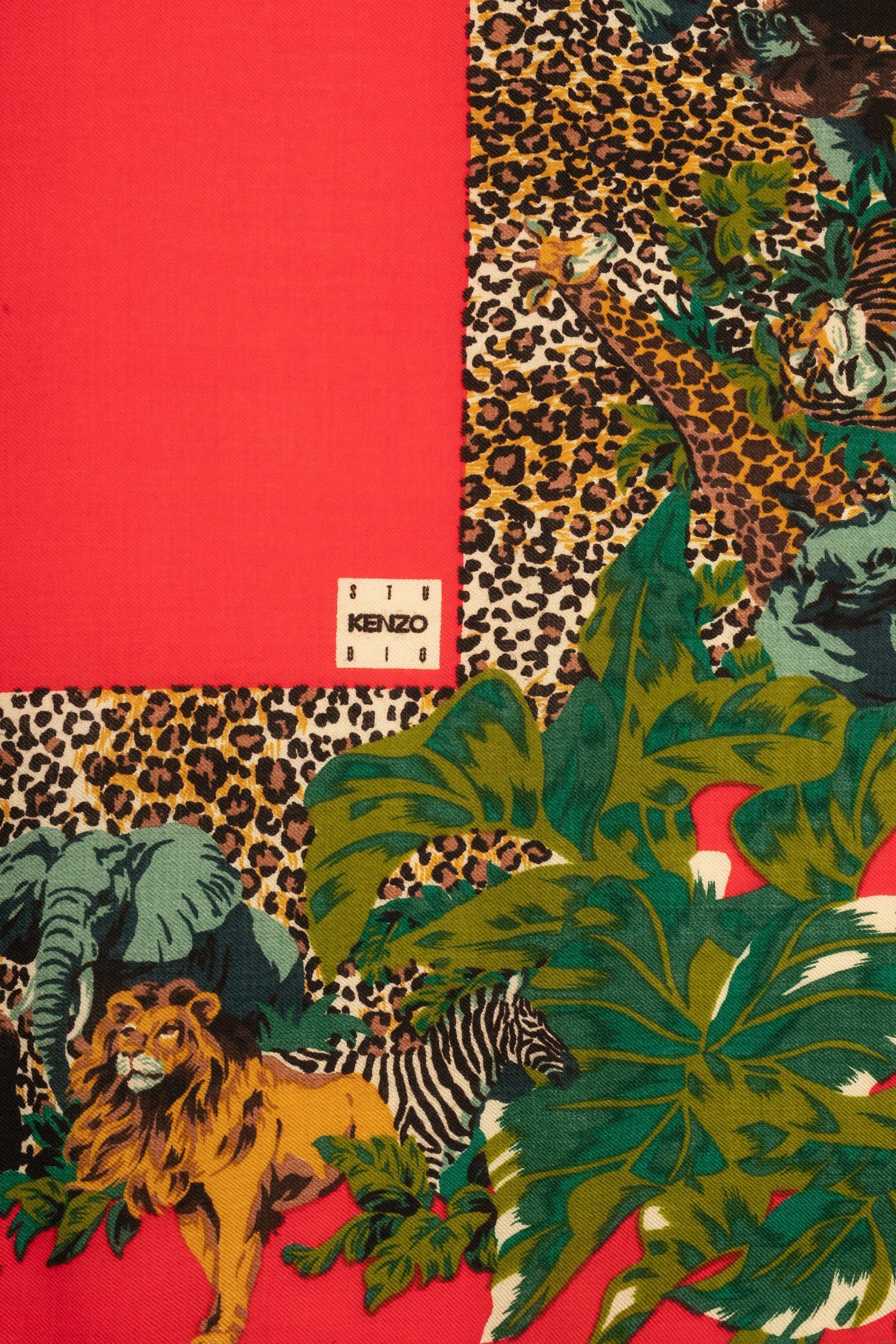 Kenzo Wool Foulard in Red and Green Tones In Excellent Condition In SAINT-OUEN-SUR-SEINE, FR
