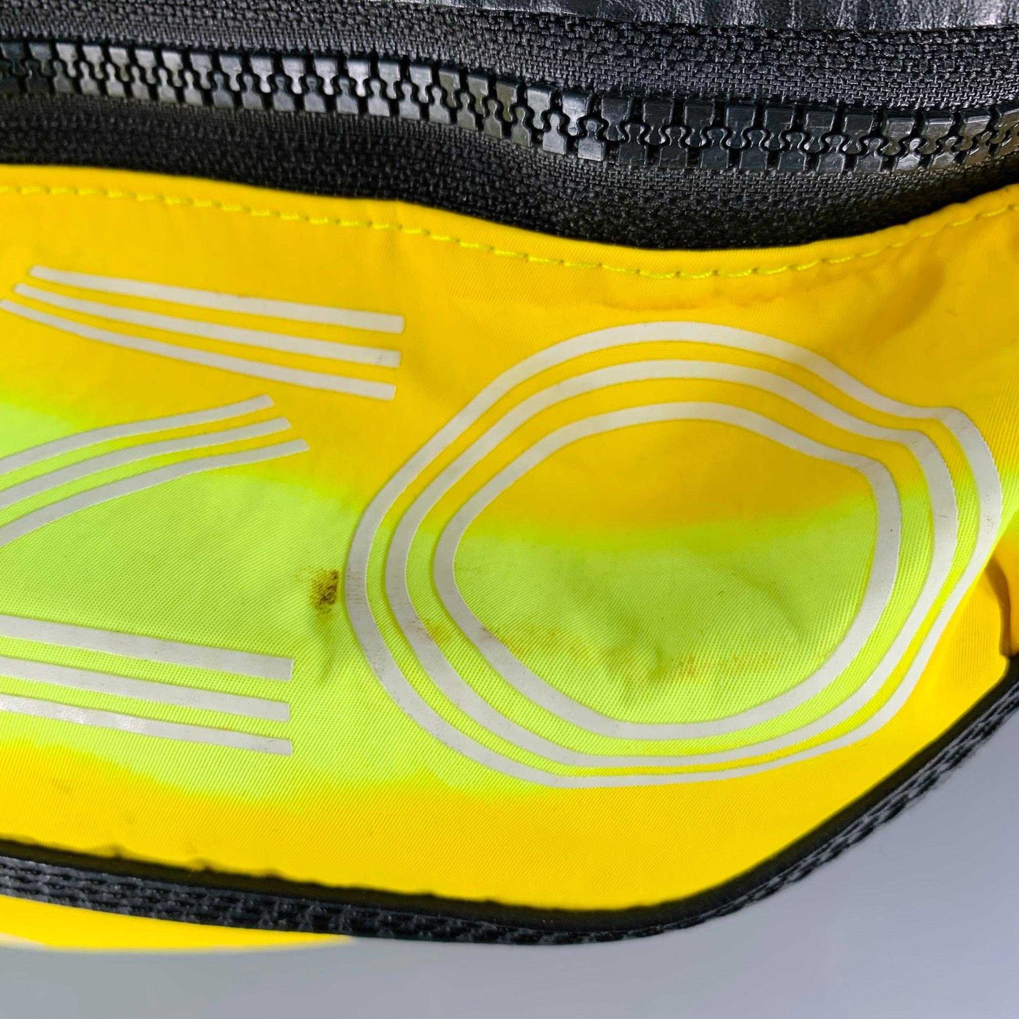 Riñonera KENZO Amarillo Negro Logo Nylon Piel Doble Cremallera en venta 1