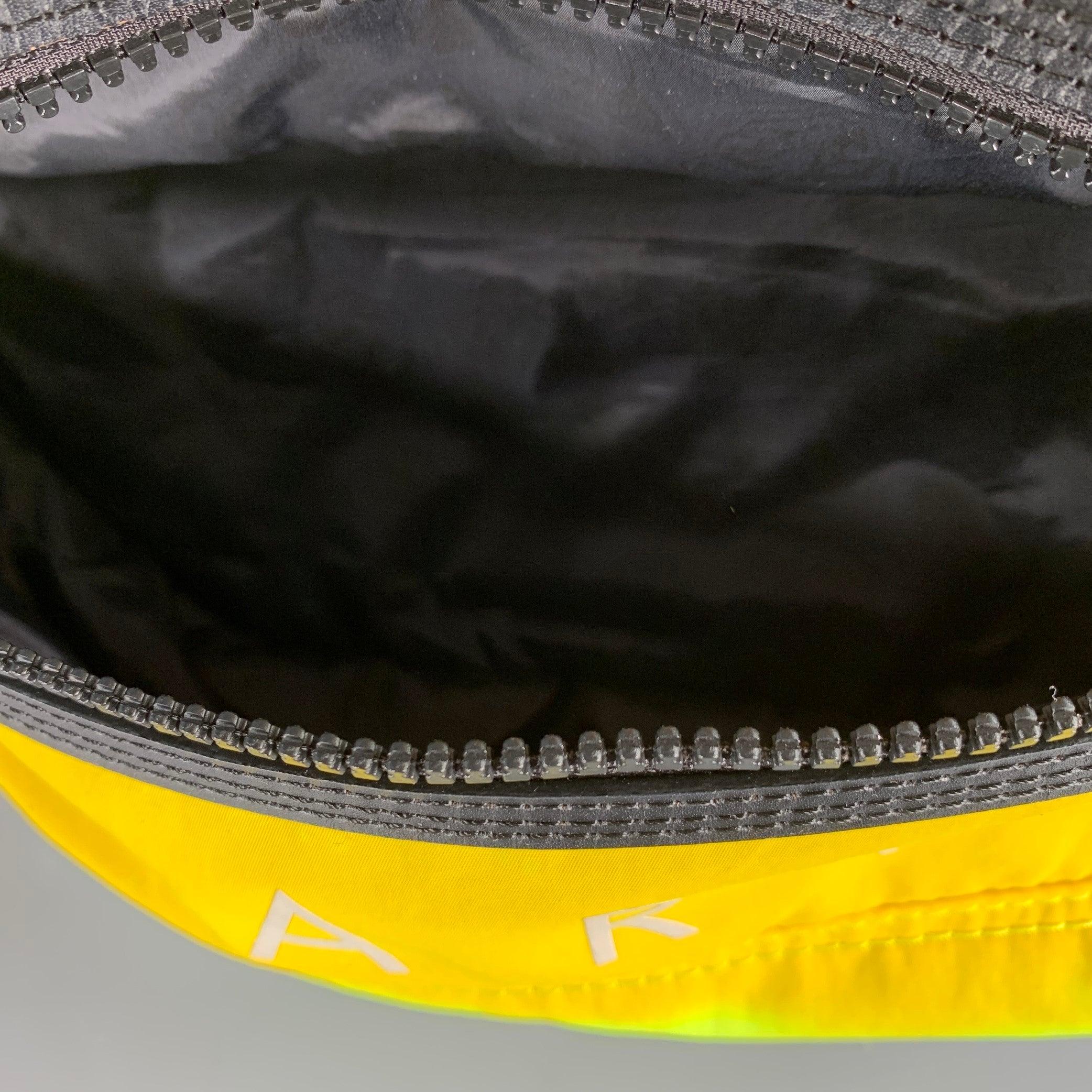 Riñonera KENZO Amarillo Negro Logo Nylon Piel Doble Cremallera en venta 4