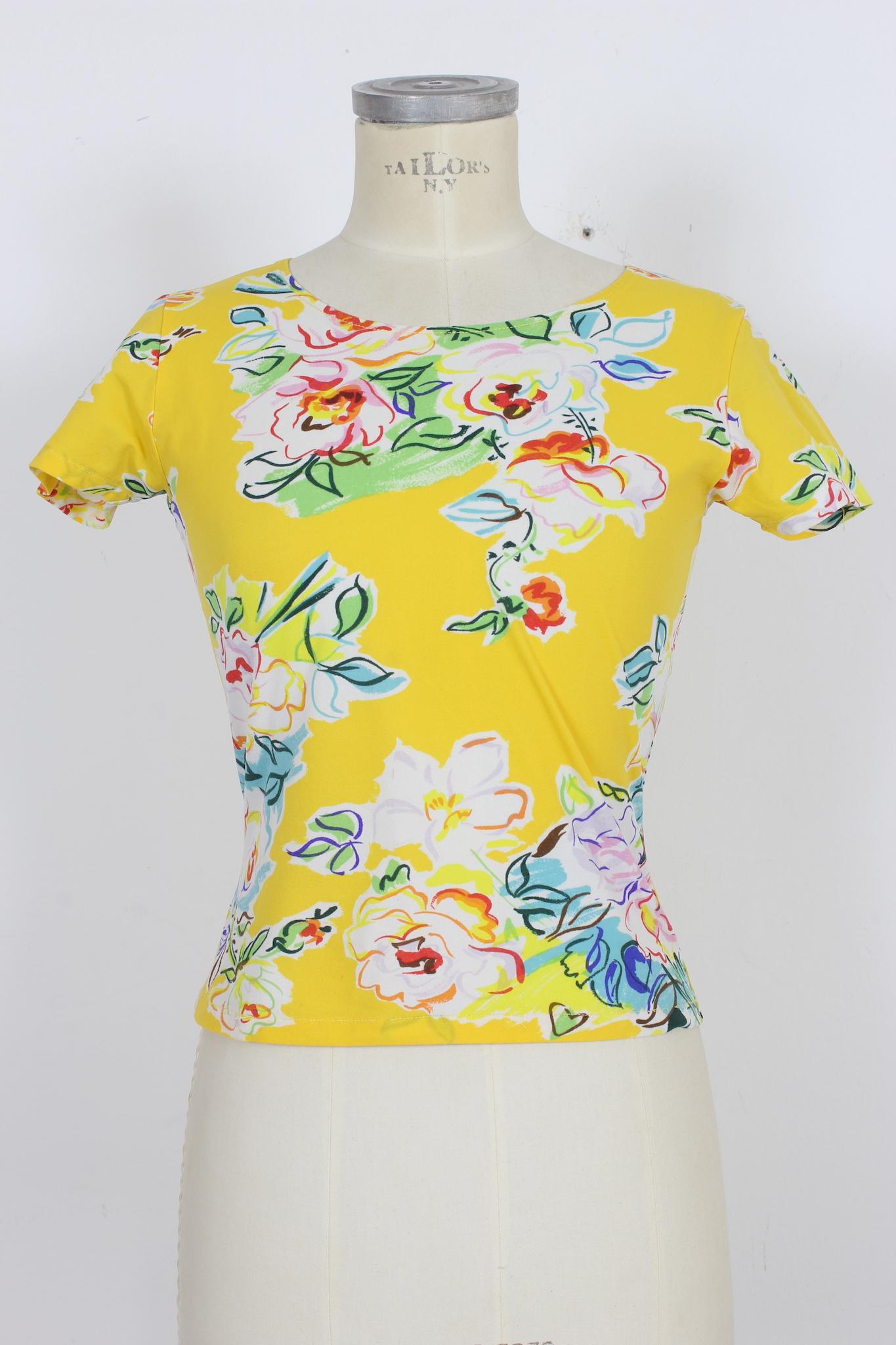 This Kenzo vintage 2000s t shirt is the perfect choice for a casual, summer wardrobe. The yellow and multicolor floral design adds a vintage touch to the 2000s silhouette, and the short sleeves mean you can stay cool even on the hottest days.

Size: