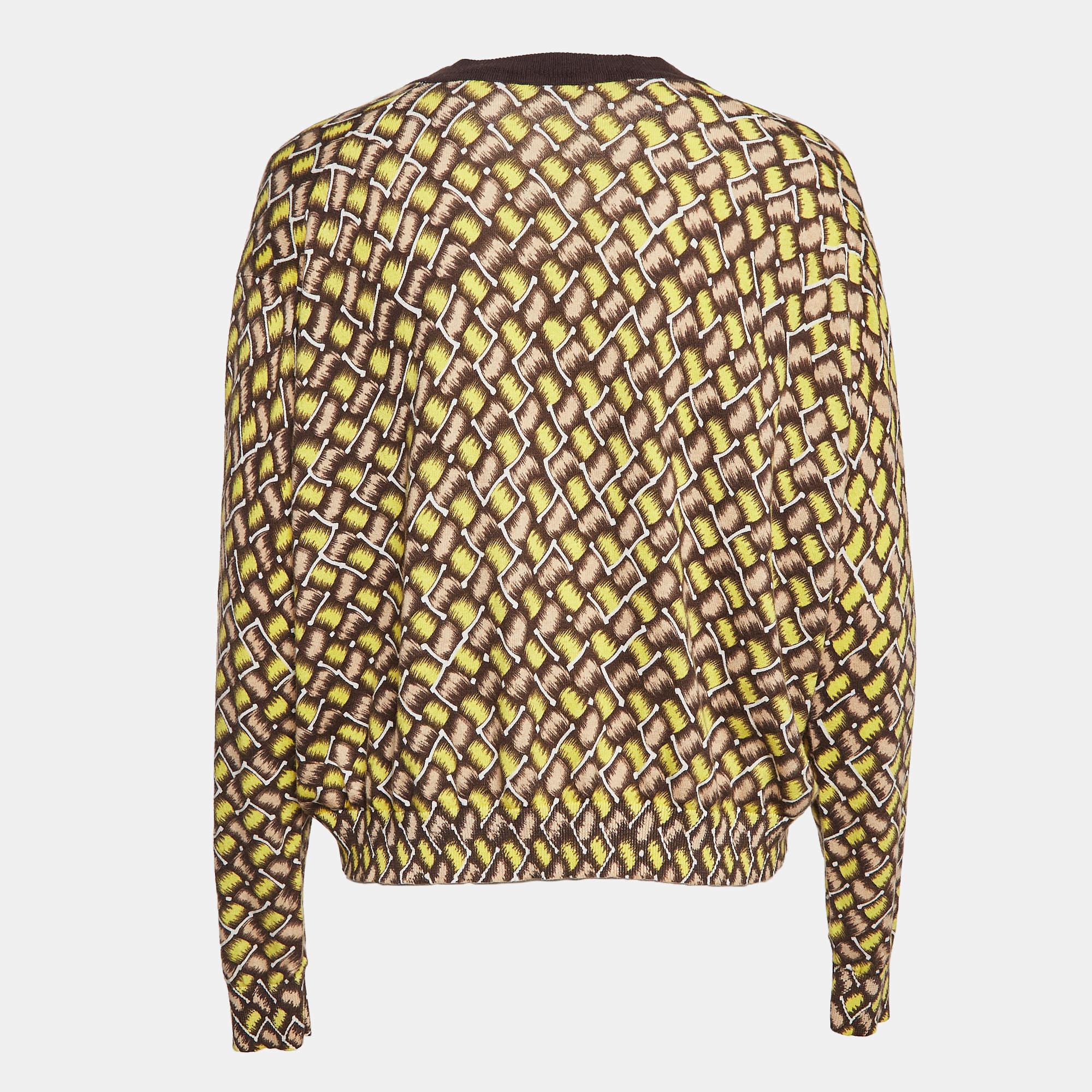 Une sortie hivernale sans pull est pratiquement impossible. Heureusement, un pull élégant comme celui-ci enrichira toujours votre tenue sans effort. Conçu avec des tissus de qualité, ce pull est à la fois confortable et élégant.